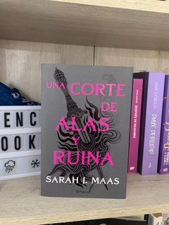 Una Corte de Alas y Ruina - Sarah J. Maas