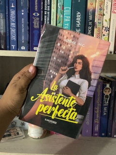 La Asistente Perfecta - Yoshie M.C