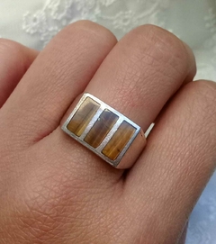 Anillo Rectangular con 3 Piedras Ojo de Tigre de Plata 950