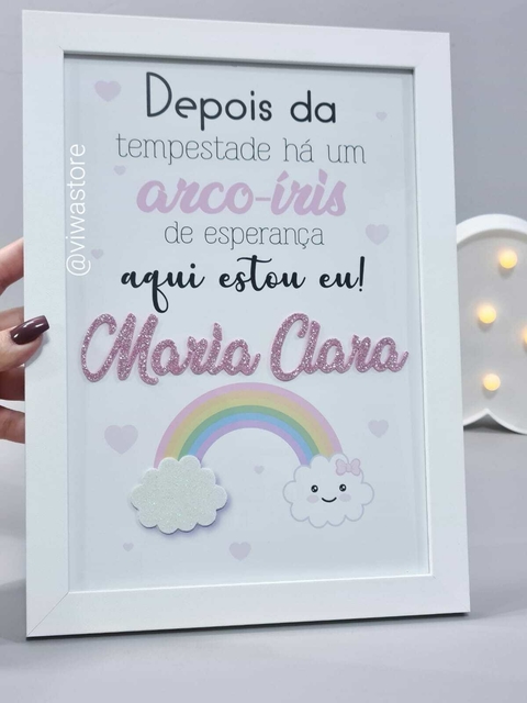 QUADRO NOME + FRASE (BEBÊ ARCO-ÍRIS)