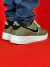 NIKE AIR FORCE 1 VERDE MILITAR COM FERRINHO na internet