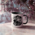 caneca WE'LL CARRY ON - gato soturna arte