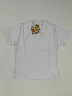 Remera blanca escolar