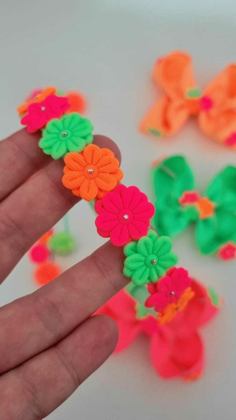 Tiara Neon Flores