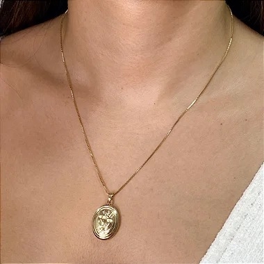 Colar Com Pingente Relicário Oval - comprar online