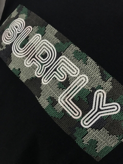CAMISETA SURFLY CAMUFLA - ESTAMPA EM SILK - ALGODÃO PRETO G - AdoroShop