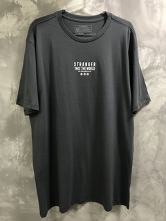 CAMISETA STREETWEAR STRANGER - TAKE THE WORLD - ESTAMPA EM SILK - GRAFITE G1 - ALGODÃO - comprar online