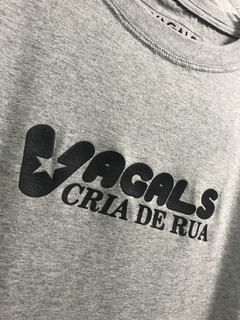 CAMISETA VAGALS CRIA DE RUA - ESTAMPA EM SILK - ALGODÃO CINZA G na internet