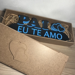 DECORAÇÃO PAI EU TE AMO + CAIXINHA (FRASE DECORATIVA) na internet