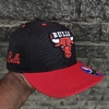 BONÉ AUTHENTIC - NBA CHICAGO BULLS (ABA SEMI CURVA) CAP SNAPBACK PRETO