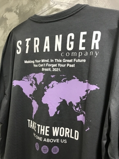 CAMISETA STREETWEAR STRANGER - TAKE THE WORLD - ESTAMPA EM SILK - GRAFITE G1 - ALGODÃO na internet