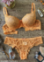 Imagem do Conjunto de lingerie em renda com bojo e base detalhe de plissado calcinha de renda e forro de algodão