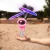 Aeronave de brinquedo de astronauta robô voador na internet