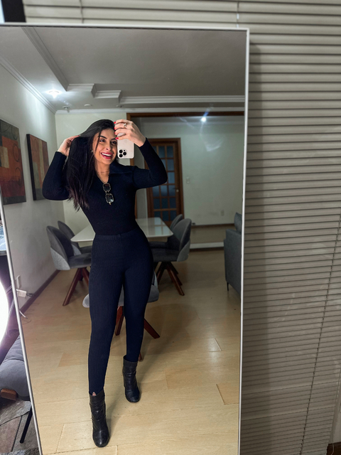 Calça de pezinho em malha preta - comprar online