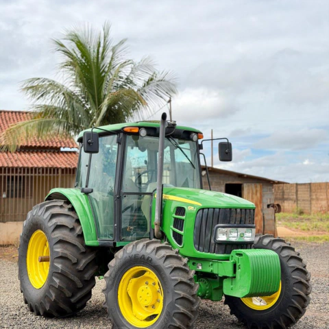 Trator John Deere 6115J