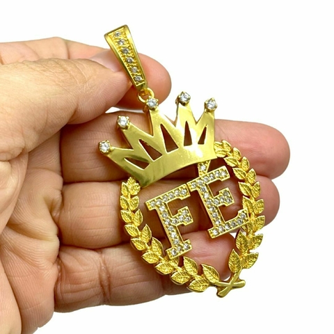 Pingente Fé Coroa Vazado Cravejado (M) Banhado A Ouro 18k