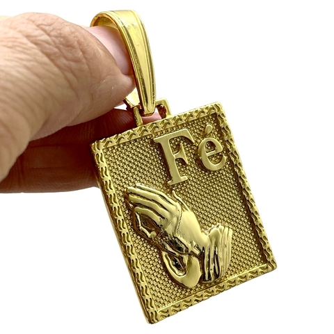 Pingente Placa Mão Fé (M) Banhado A Ouro 18k
