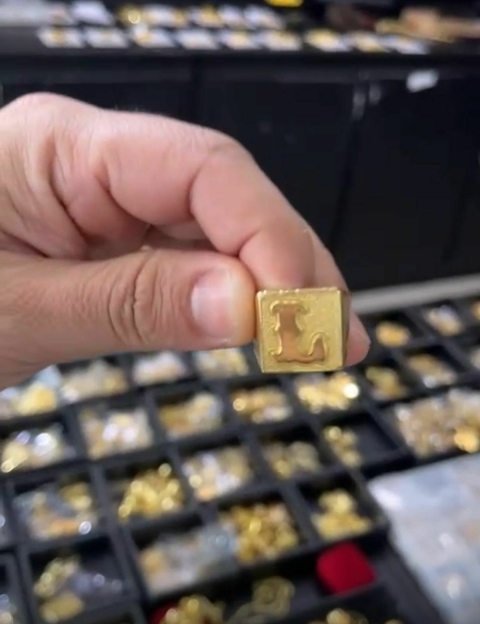 Anel Letra - Banhado A Ouro 18k