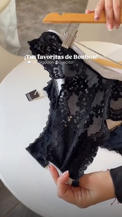 Vedetina Joy en internet