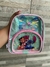 BOLSA PEQUENA PERSONAGEM CAPIVARA STITCH DECORADA/CÓD.7913589 - ELETRONICOS BARATO