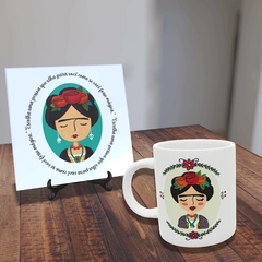Kit com Azulejo e Caneca Frida. Azulejo e caneca personalizáveis.