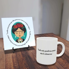 Kit com Azulejo e Caneca Frida. Azulejo e caneca personalizáveis.