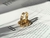 Brinco Click Quadrado Cravejado Banho de Ouro - comprar online