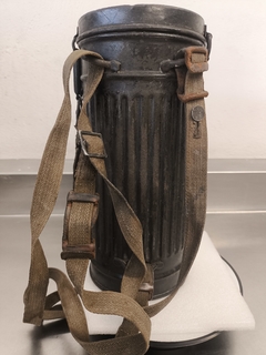 Máscara Antigás Alemana GM30 con Contenedor Original Fabricada en 1942 - tienda en línea
