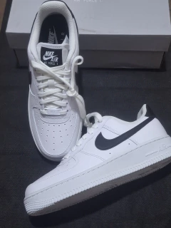 Wmns Air force 1 07 White black en internet