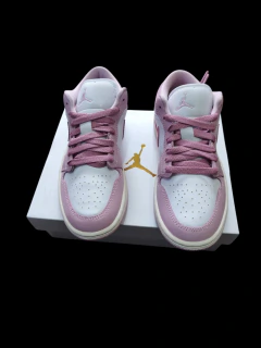 Jordan 1 'Iced Carmine WMNS en internet