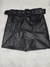 Saia Short couro Fake com cinto - comprar online