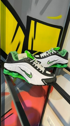Tenis Nike R4