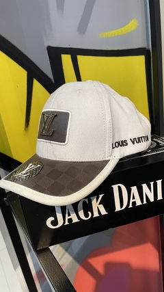 Boné Multimarca Louis Vuitton na internet