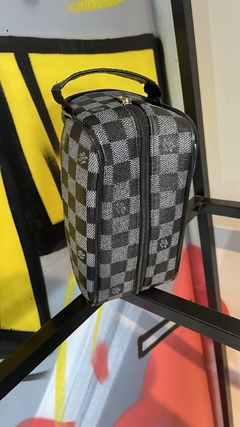 Bag Necessaire Louis Vuitton - loja online