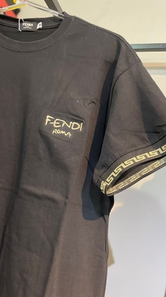 Camiseta Fendi edição Roma na internet