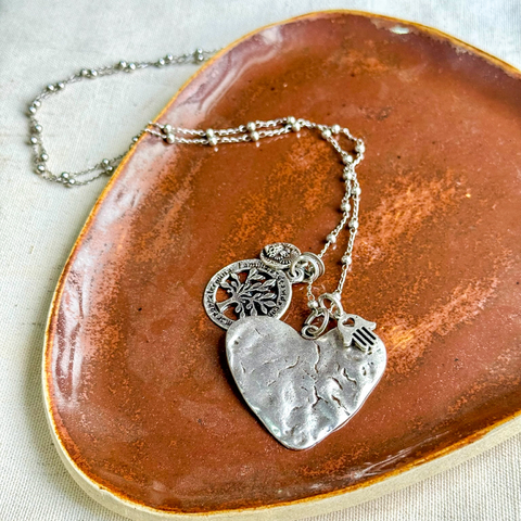 Colar Patuá Coração Martelado