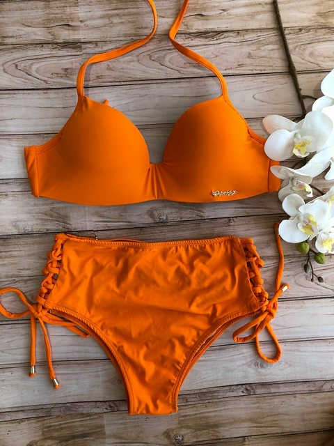 Top efeito silicone e calcinha trançada com bumbum comum