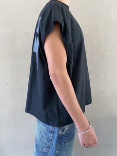 Imagen de Musculosa Negra Smpls