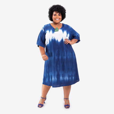 Vestido básico tie dye azul plus size