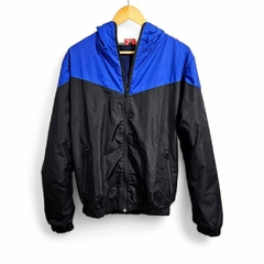 CAMPERA ROMPEVIENTO COMBINADA - NEGRO/AZUL CON CAPUCHA