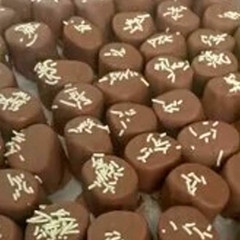 Bombón cubierto de Chocolate de Leche 100 grs.