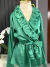 Blusa Verde Acetinada - Encantos na internet