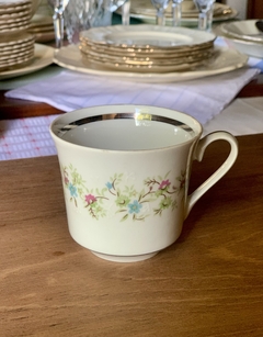 Taza tipo jarrito de porcelana de té. Polonia