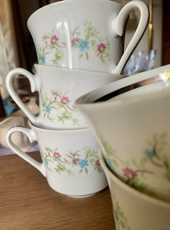 Taza tipo jarrito de porcelana de té. Polonia en internet