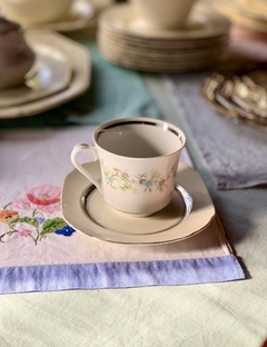 Imagen de Taza tipo jarrito de porcelana de té. Polonia