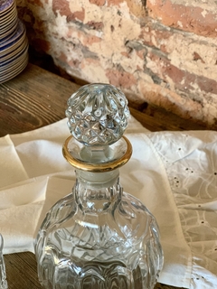 Botellón de vidrio prensado y vasitos - comprar online