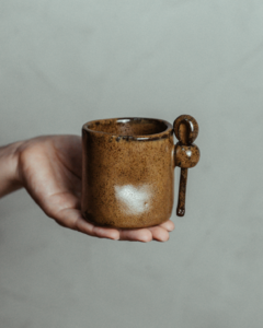 Caneca Orgânica com Colherzinha - Marrom - comprar online