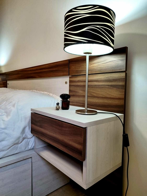 Cama Box con respaldo y mesas de luz flotantes - comprar online