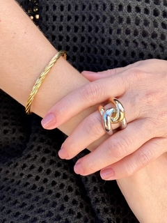 Bracelete torcido