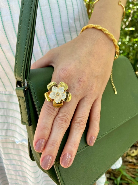 Anel flor madre perola